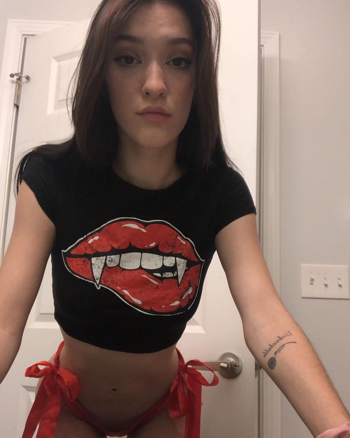 April Mae / imaprilmaexo Nude OnlyFans Vazamentos 1