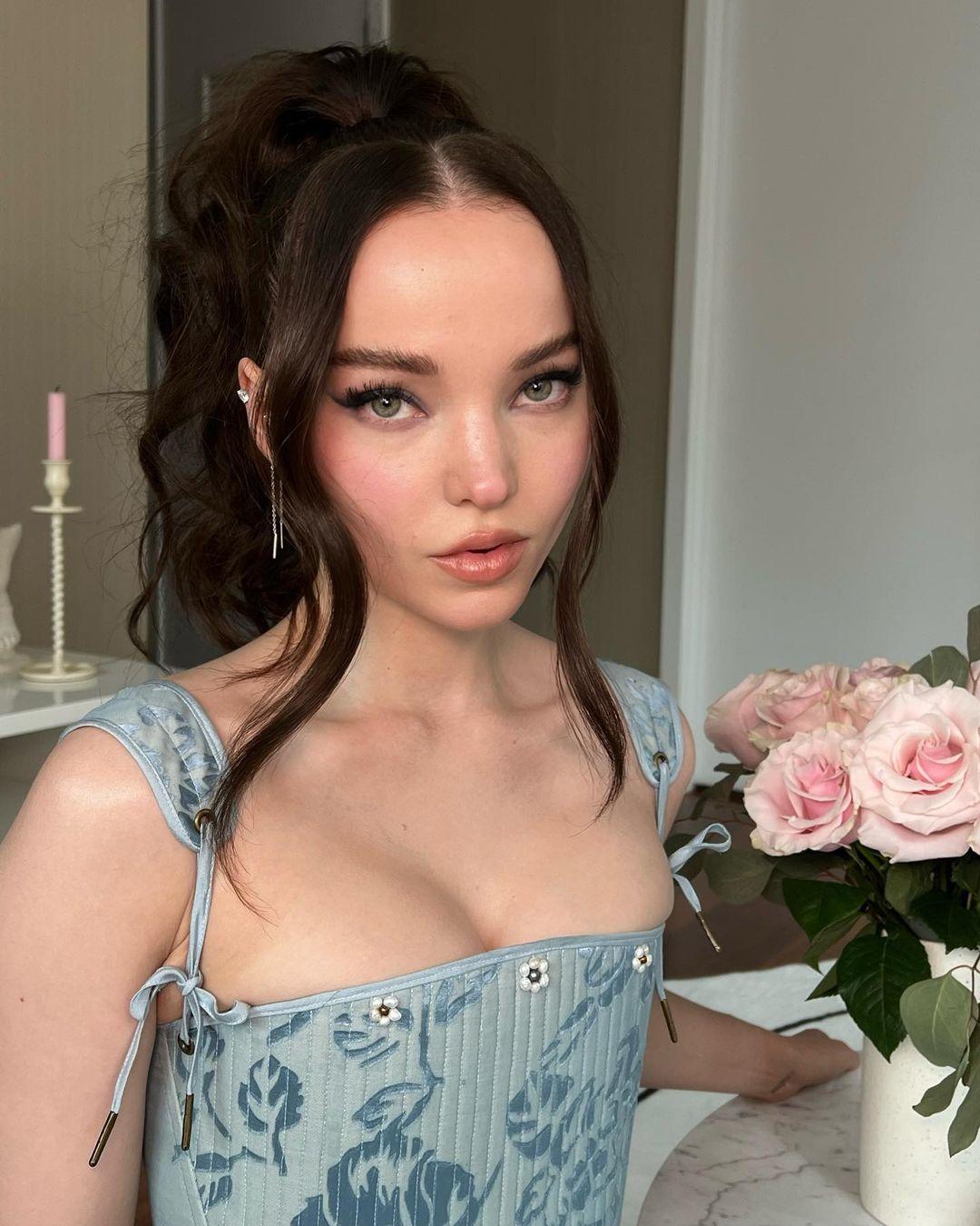 Dove Cameron / darkwingdove Nude OnlyFans Vazamentos 1