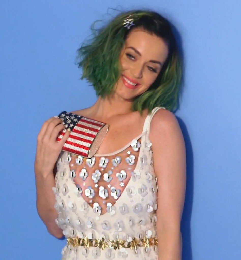 Seios e Mamilos de Katy Perry 005