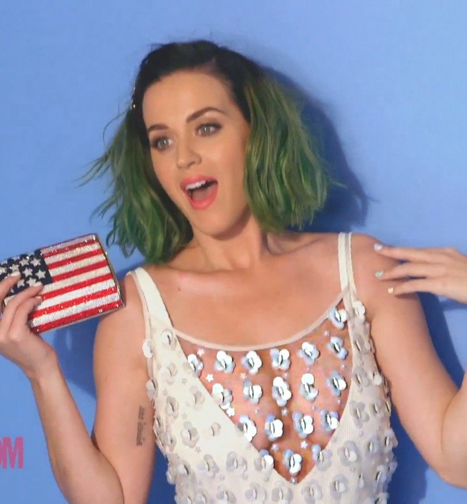 Seios e Mamilos de Katy Perry 007
