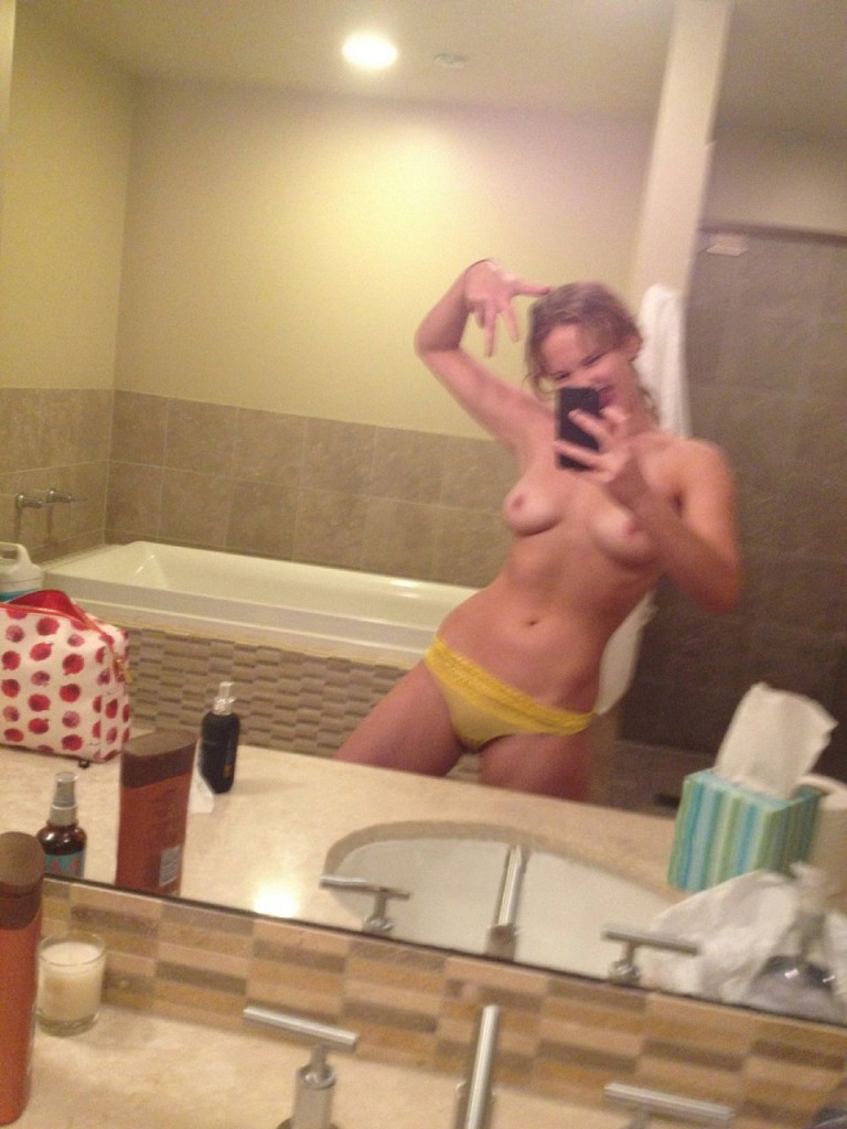 Jennifer Lawrence Naked 01