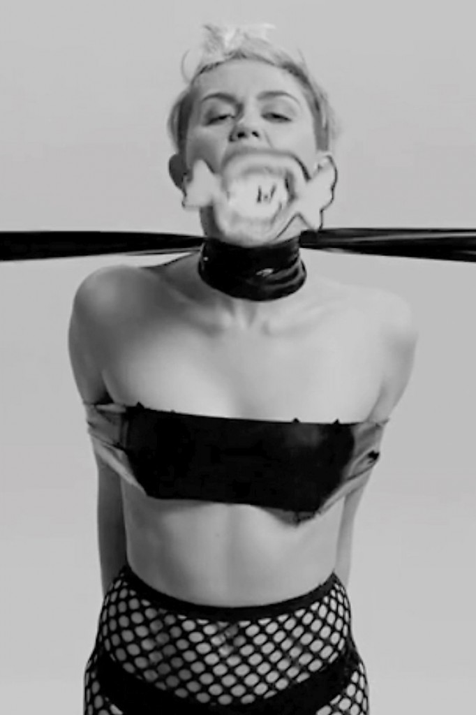 Miley Cyrus Sexy para o Festival Pornô 10