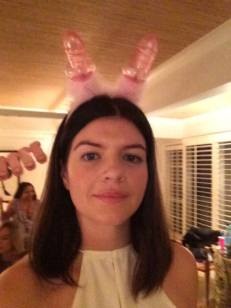 Casey Wilson Vazou 02