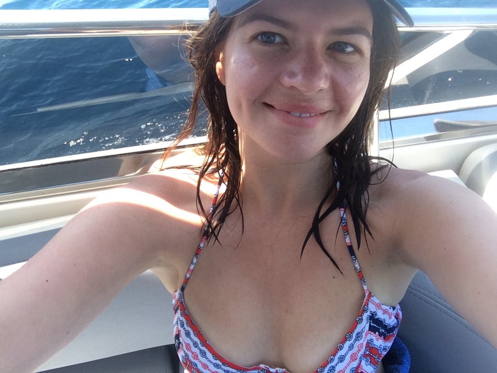 Casey Wilson Vazou 06