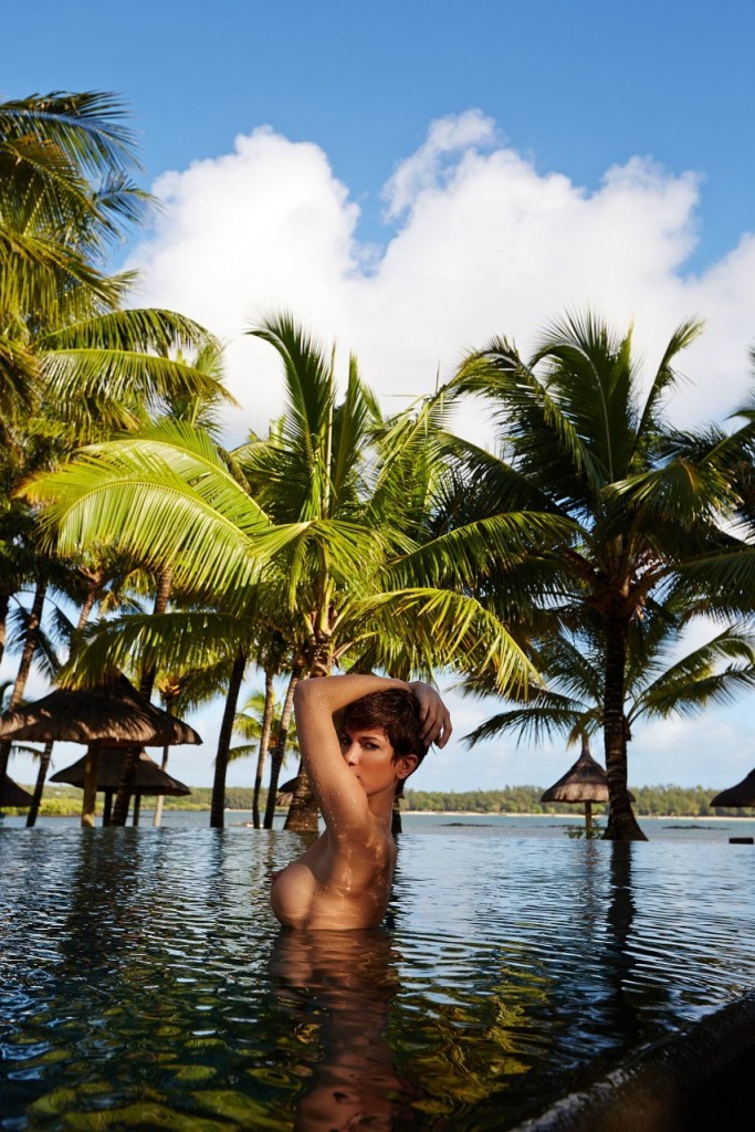 Isabell Horn Naked 22