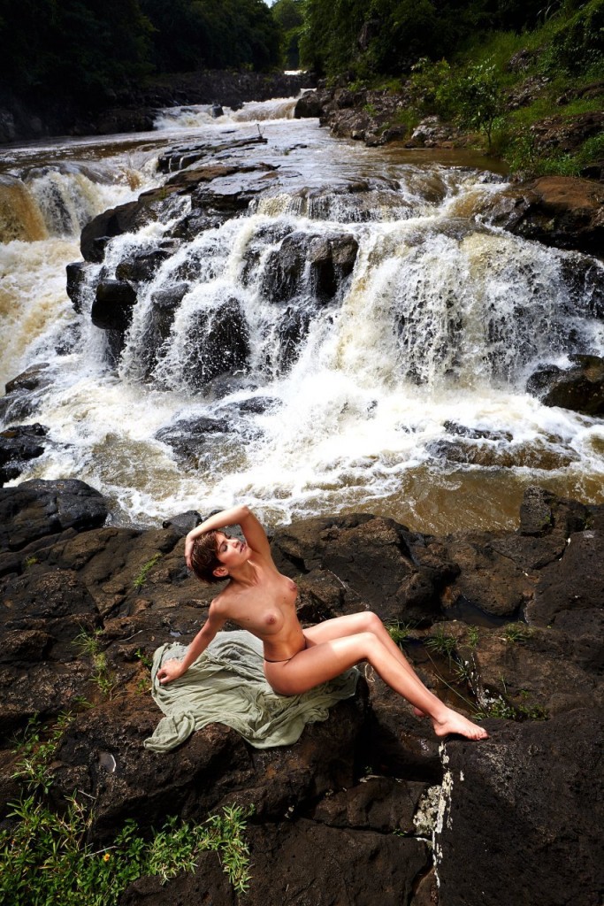 Isabell Horn Naked 27