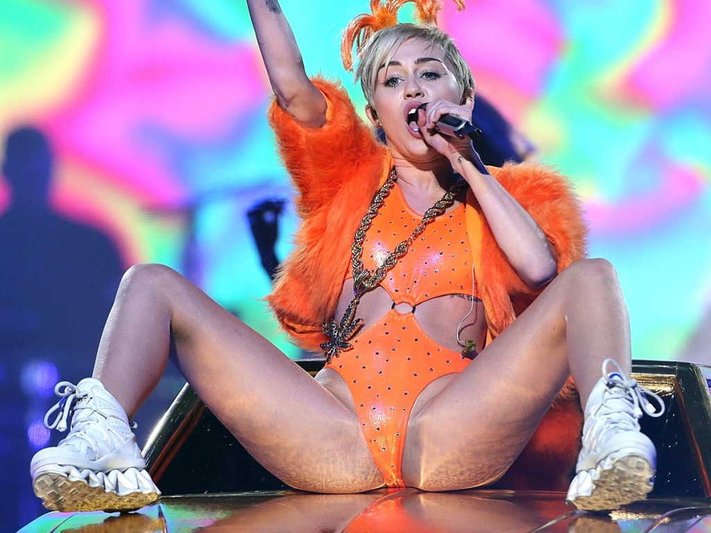 Miley Cyrus Buceta 07