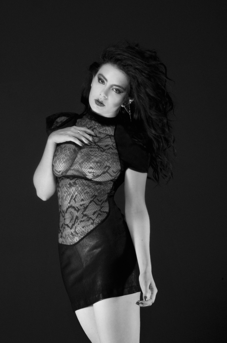 Charli-XCX-Naked-3