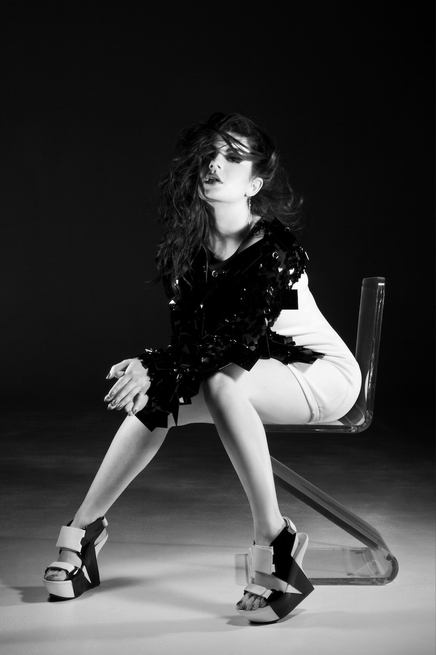 Charli-XCX-Naked-4