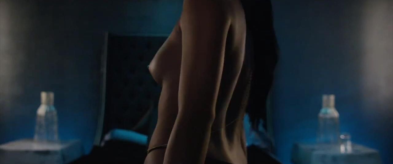 Cassie-Ventura-Topless-14