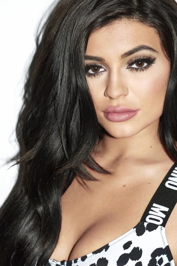 Kylie-Jenner-Sexy-7