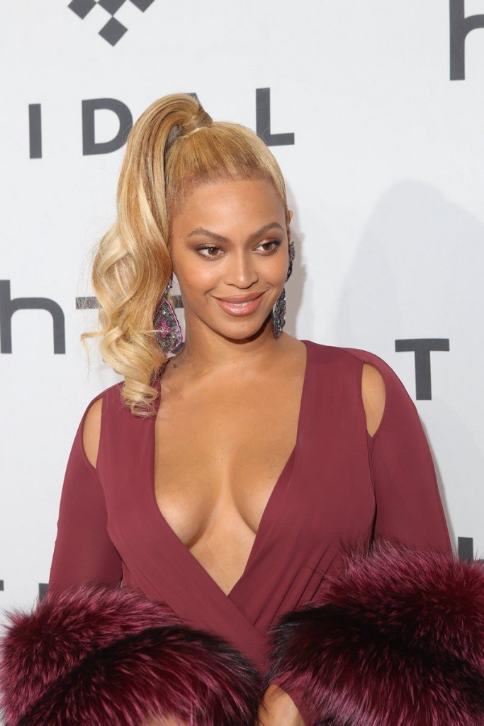 Beyonce-Cleavage-14