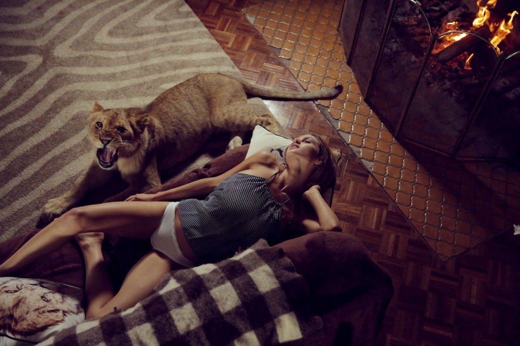 Elle-Brittain-Sexy-Topless-18