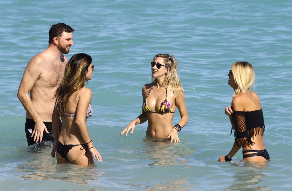 Lauren-Stoner-Bikini-19