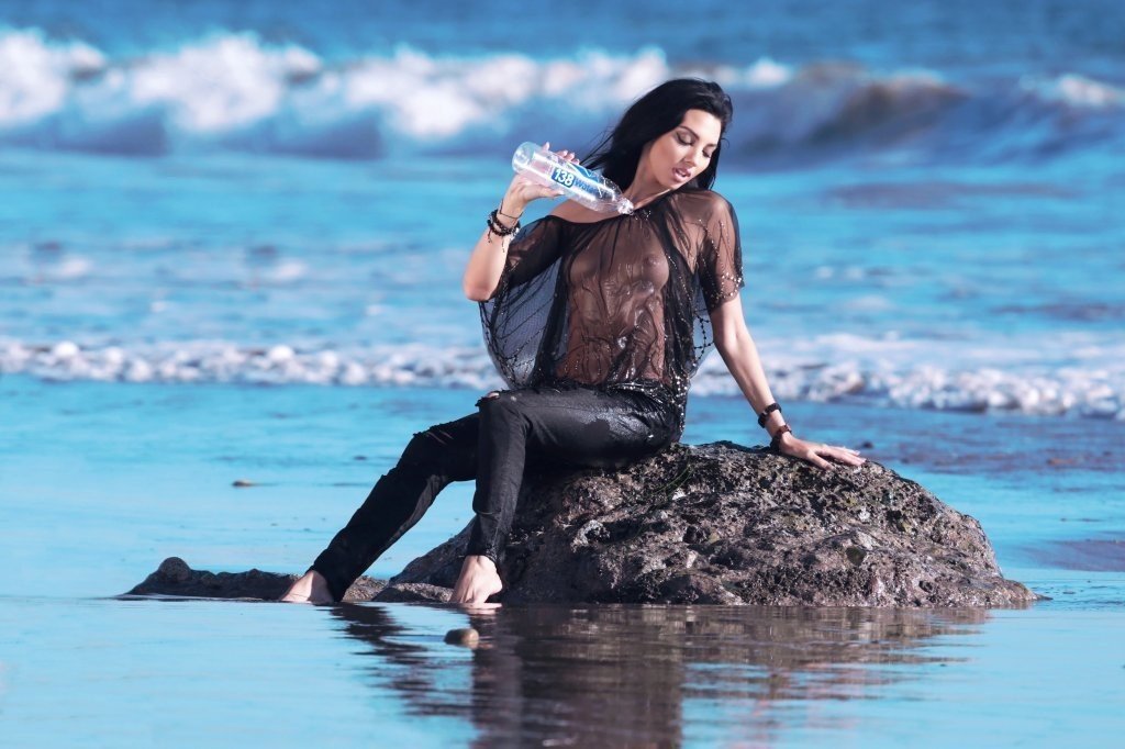 Amanda Geores See Through-Photos-12