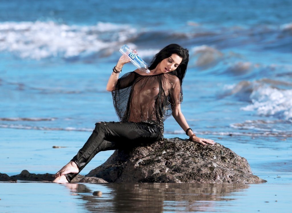 Amanda Geores See Through-Photos-13