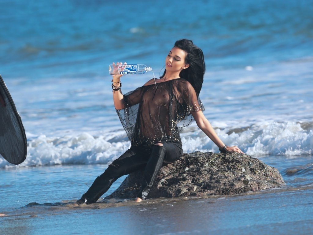 Amanda Geores See Through-Photos-23