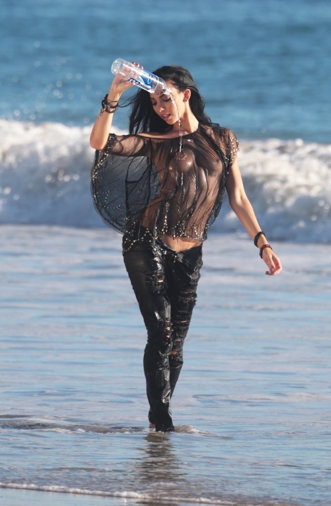 Amanda Geores See Through-Photos-31