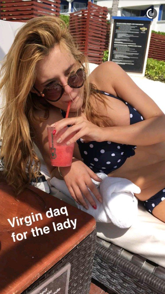 Bella-Thorne-Sexy-Photos-4