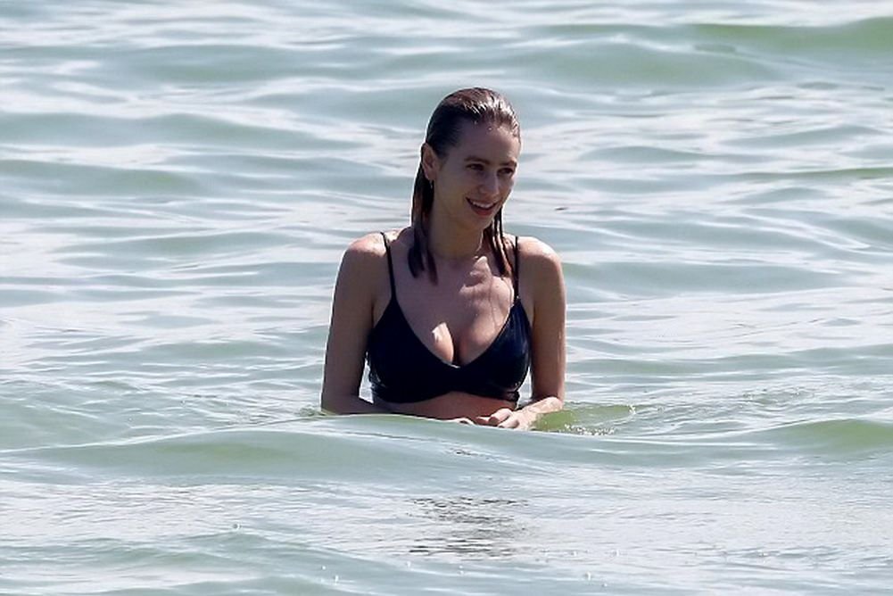 Dylan-Penn-Sexy-Topless-19