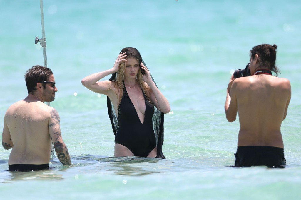 Lara Stone Sexy Topless 28