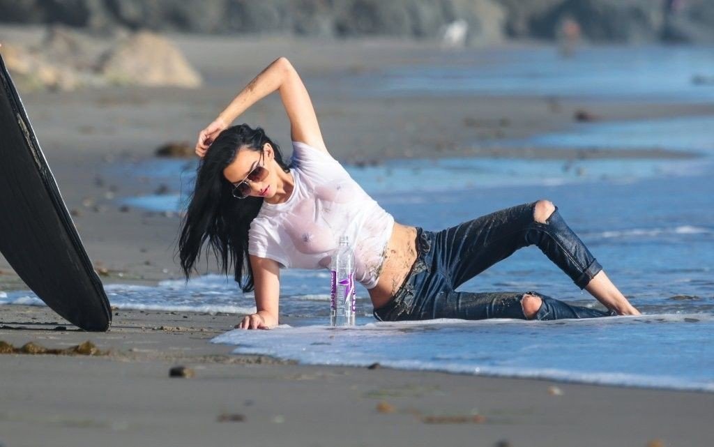 Amanda Geores See Through 16