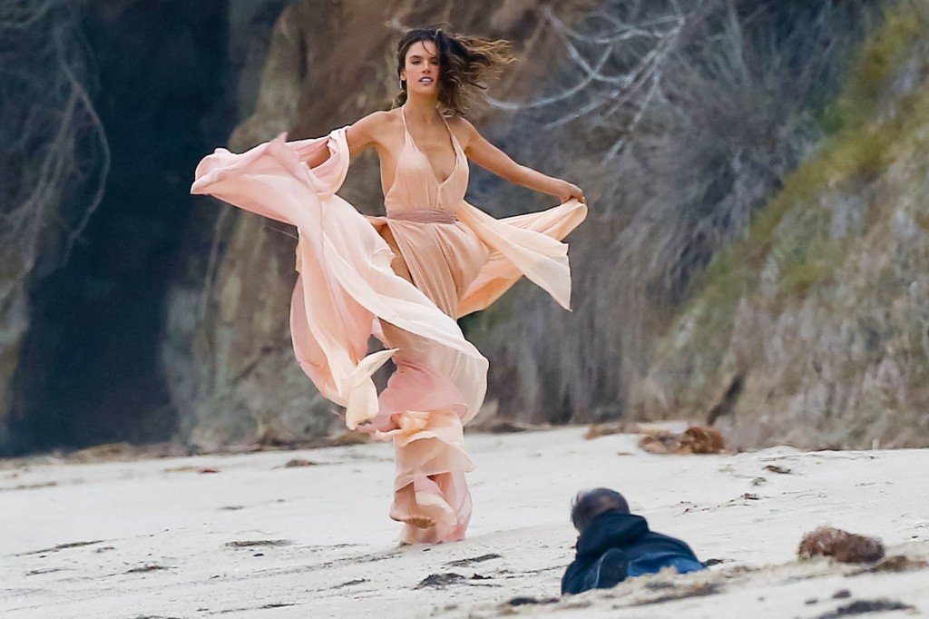 Alessandra Ambrosio Sexy 19