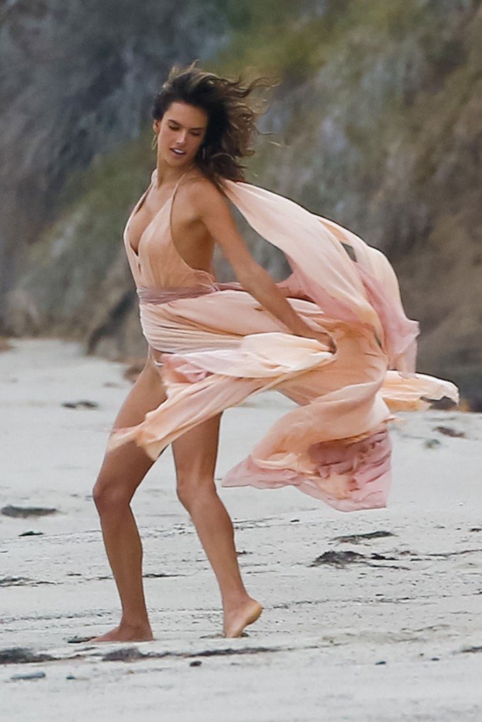 Alessandra Ambrosio Sexy 2