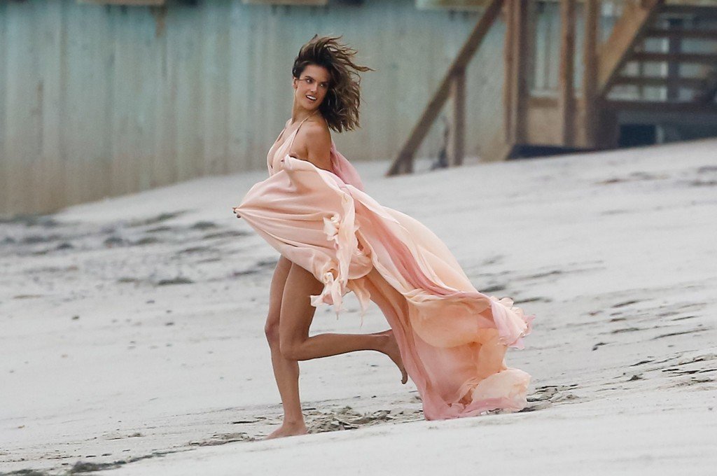 Alessandra Ambrosio Sexy 22