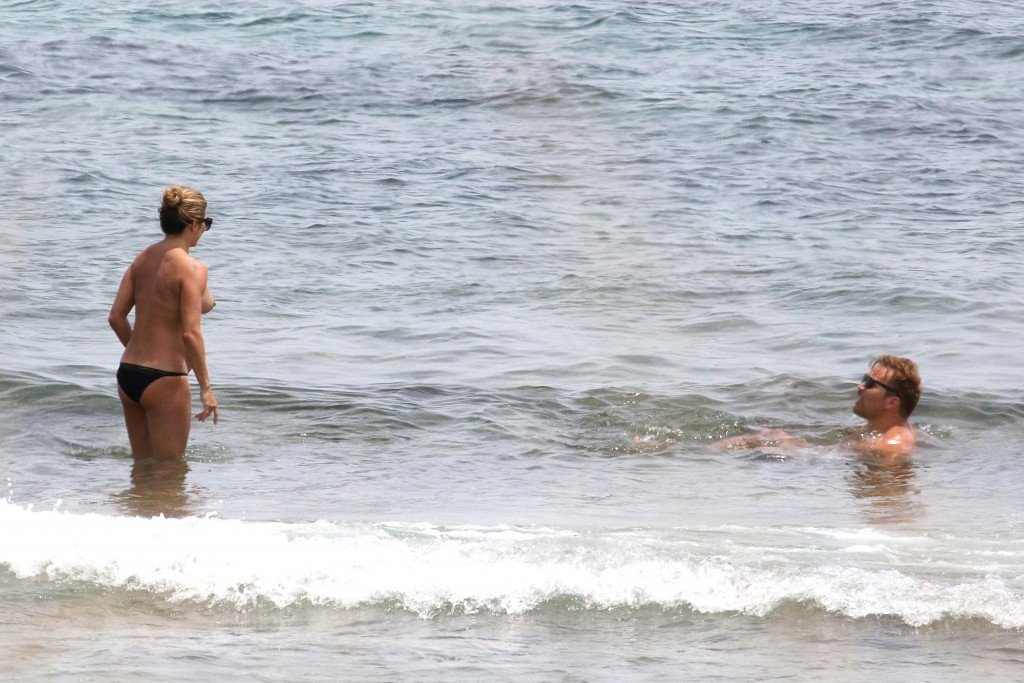 Zoe Hardman Topless 11