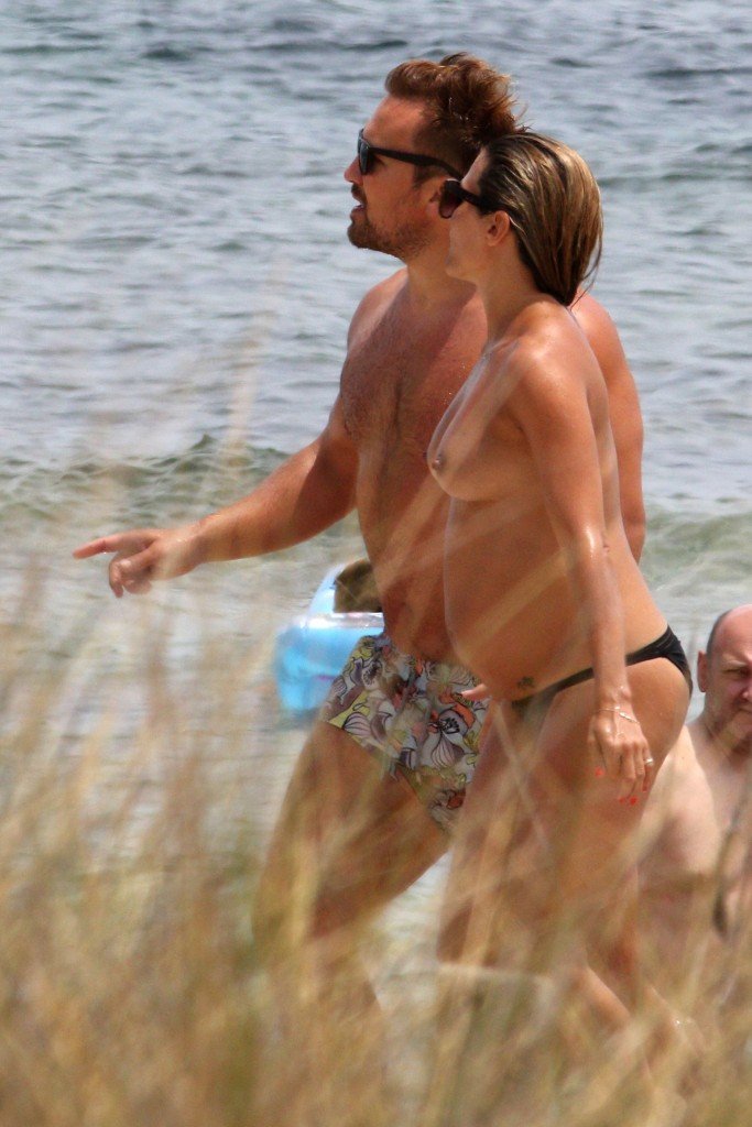 Zoe Hardman Topless 25