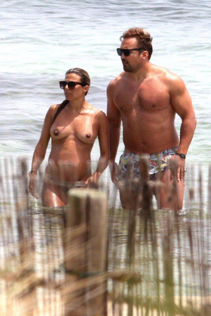 Zoe Hardman Topless 28