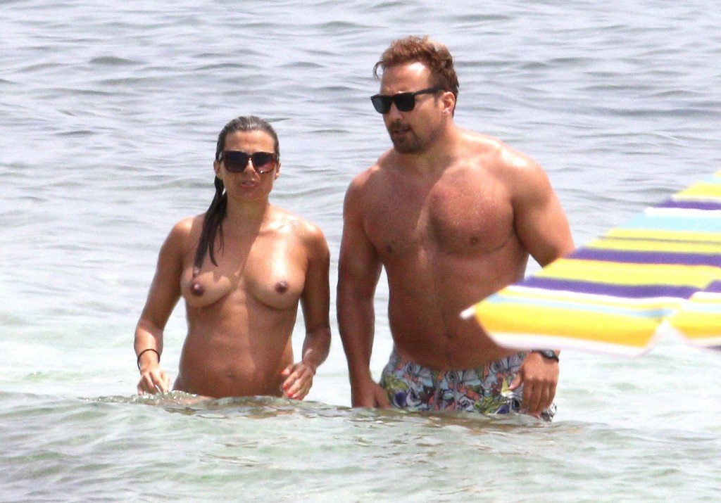Zoe Hardman Topless 32