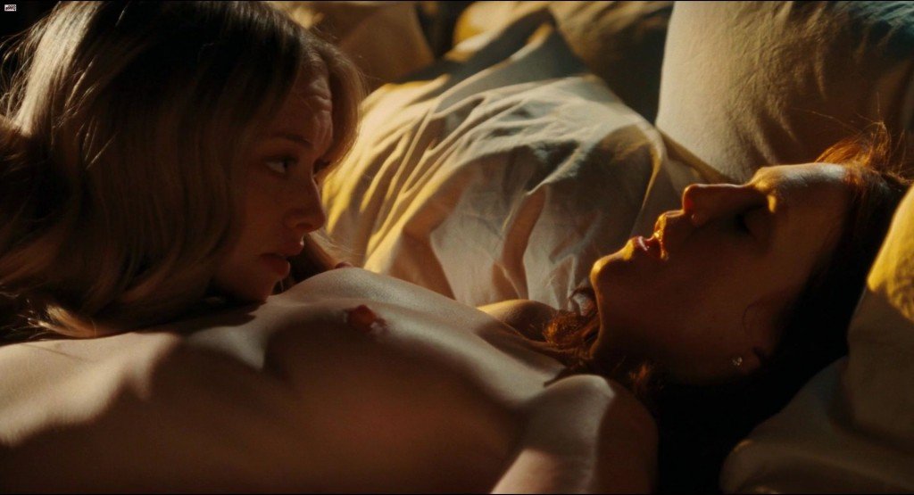 Julianne Moore, Amanda Seyfried Nude, Nina Dobrev Sexy 1