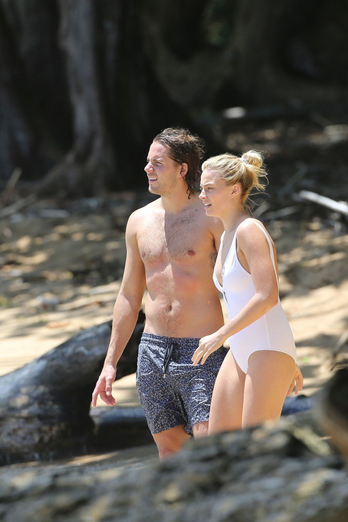 Margot Robbie Sexy 32
