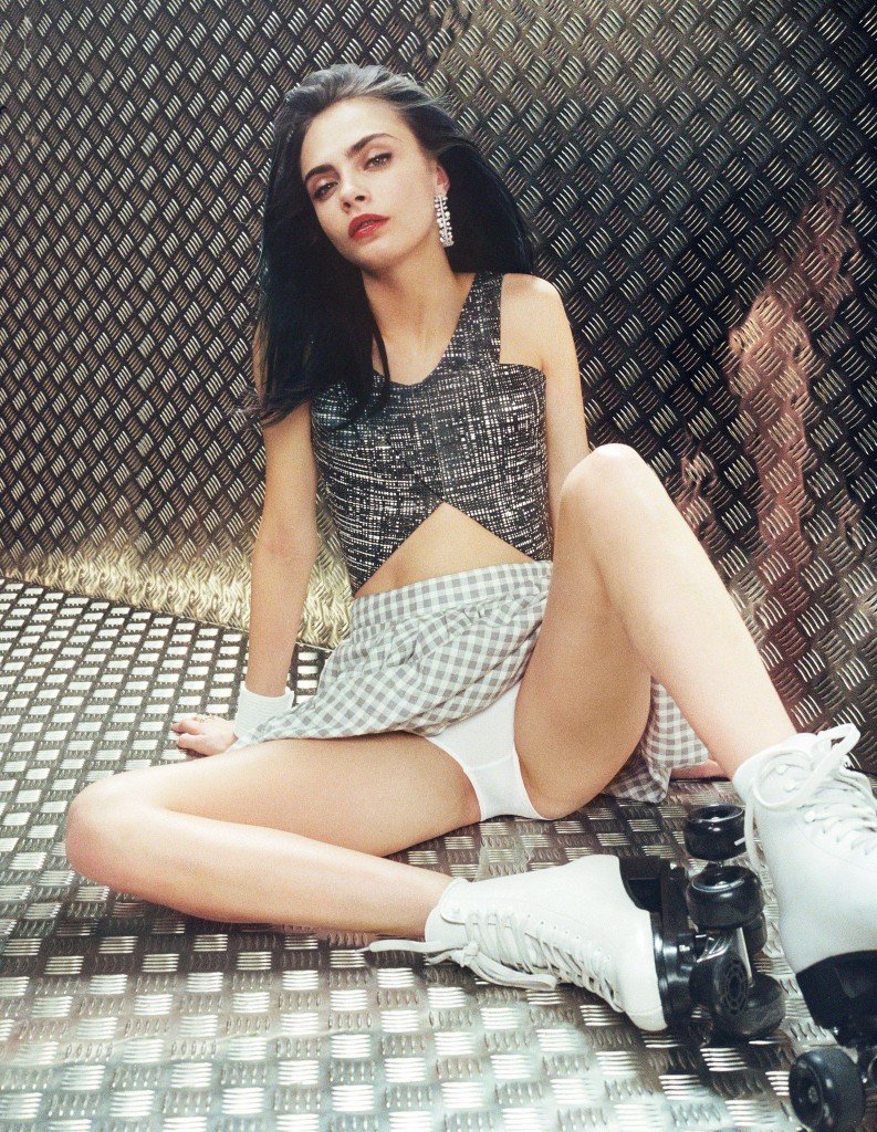 Cara Delevingne Sexy Topless 15