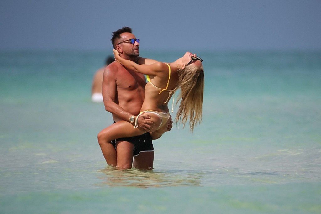 Laura Cremaschi Sexy & Topless 7