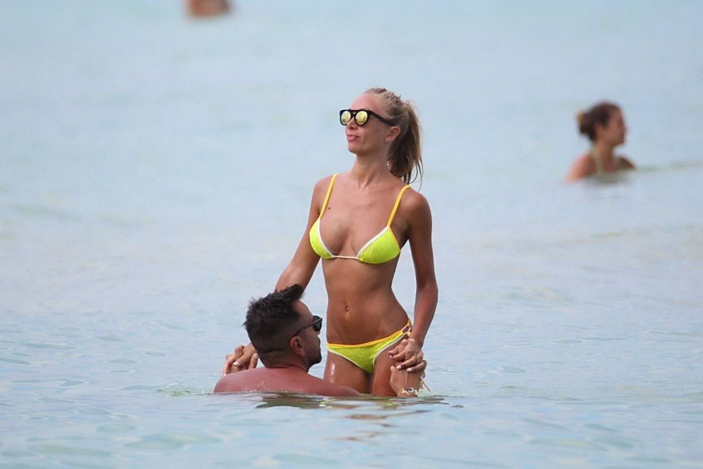 Laura Cremaschi Sexy & Topless 9