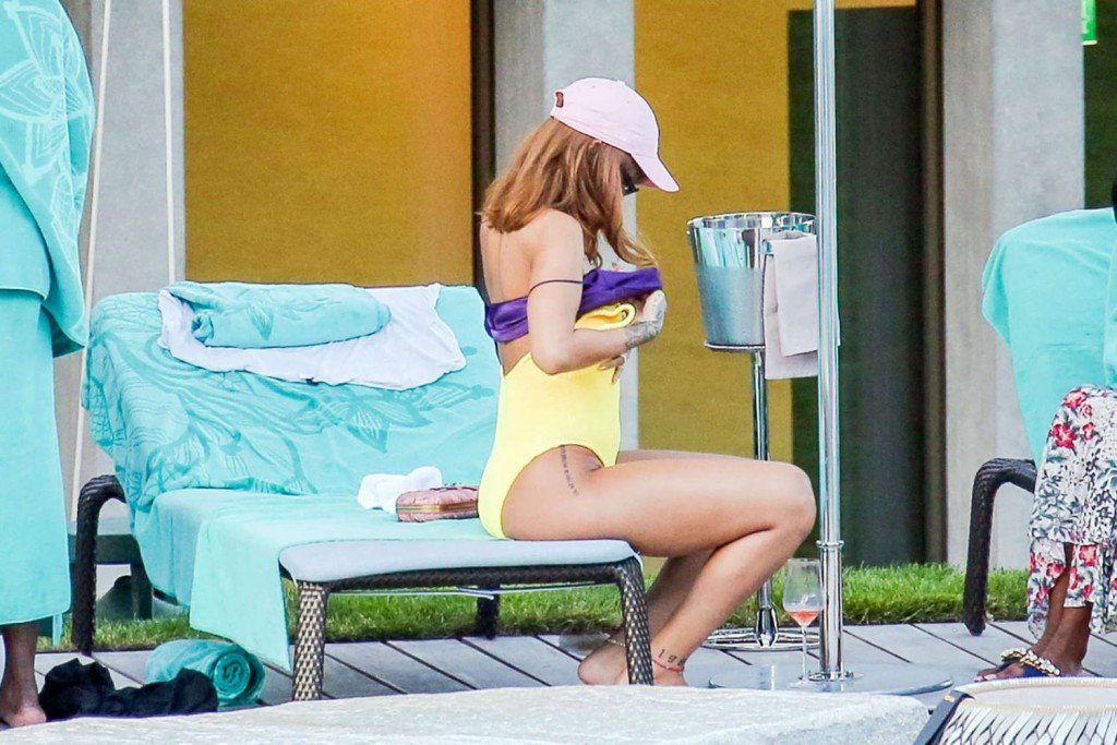 Rihanna Sexy 17