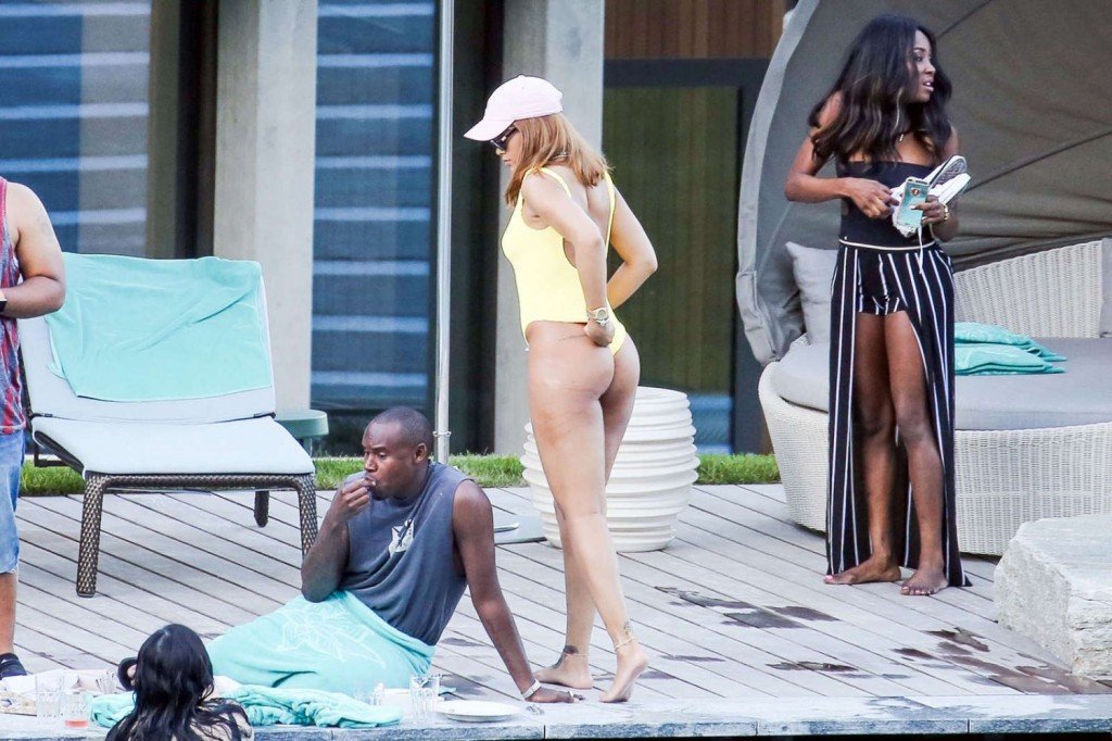 Rihanna Sexy 3