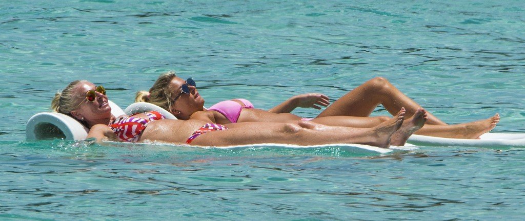 Zara Holland Sexy 25