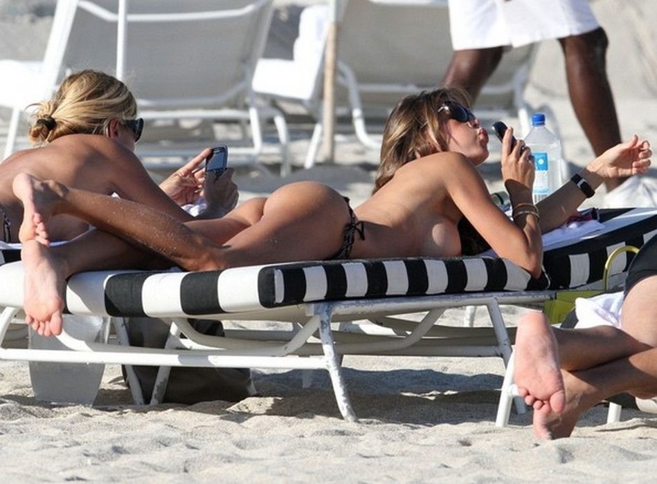 Claudia Galanti Topless 20