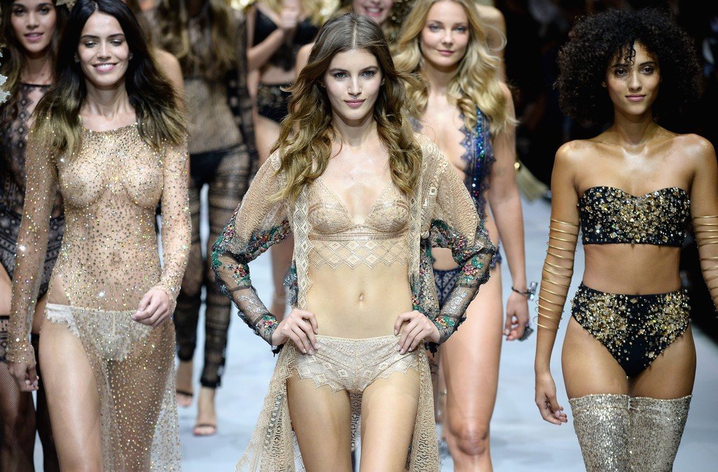 Eniko Mihalik Sexy Topless 4