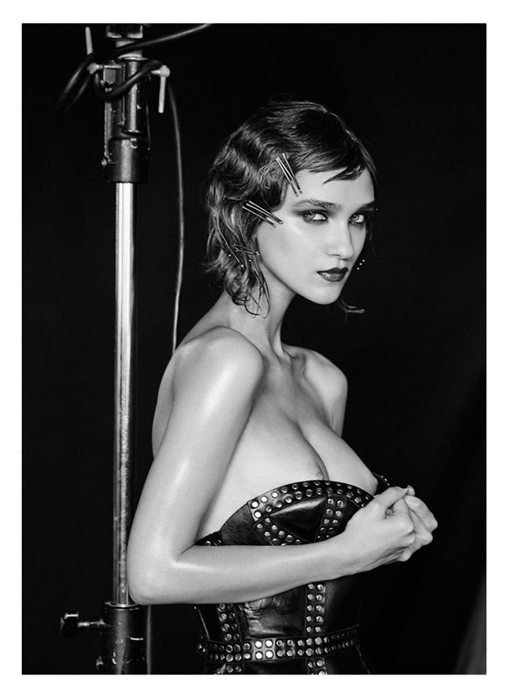 Paula Bulczynska Topless & Sexy 2