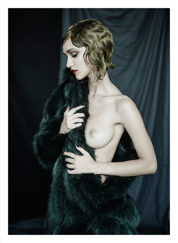 Paula Bulczynska Topless & Sexy 7
