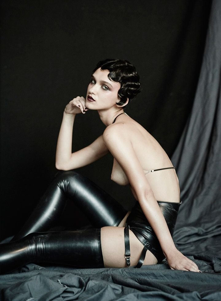 Paula Bulczynska Topless & Sexy 8