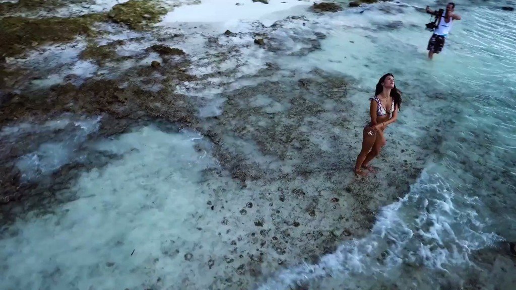 Alessandra Ambrosio Nude & Sexy 2 19 thefappening.so