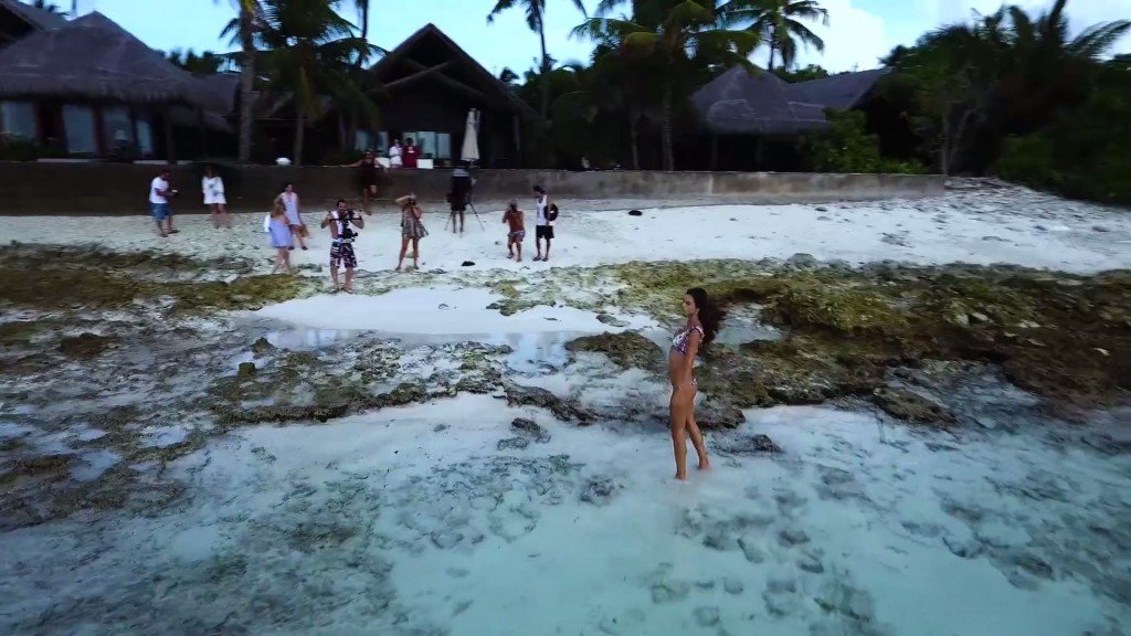 Alessandra Ambrosio Nude & Sexy 2 20 thefappening.so