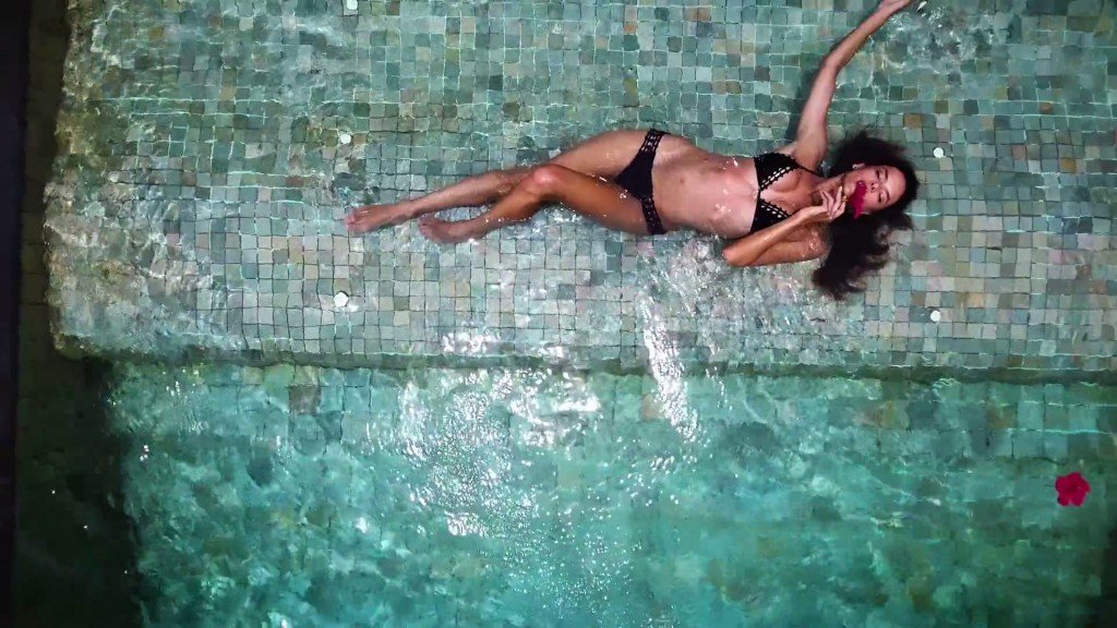 Alessandra Ambrosio Nude & Sexy 2 28 thefappening.so