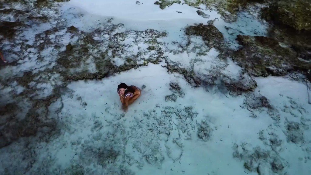 Alessandra Ambrosio Nude & Sexy 2 33 thefappening.so